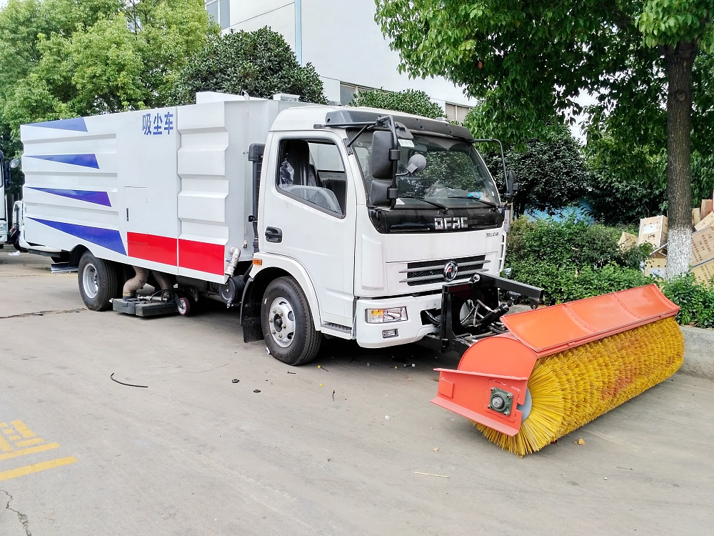 東風大多利卡吸塵滾掃清雪車