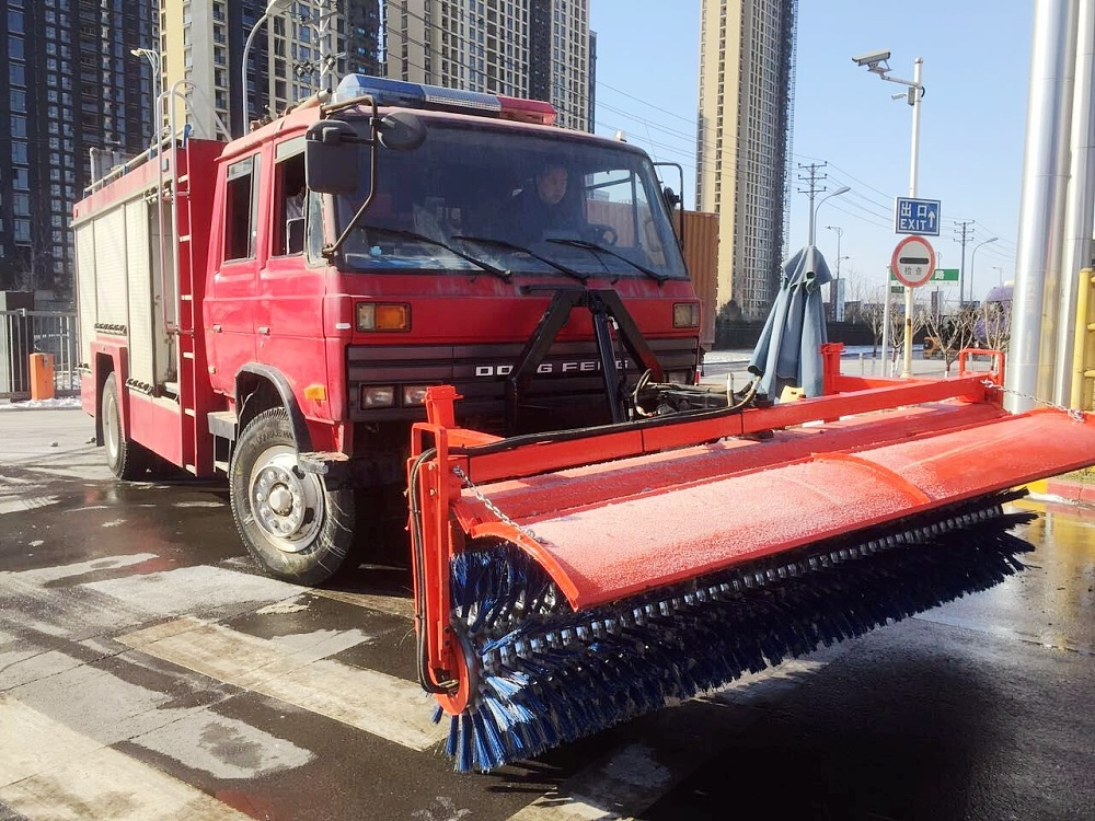 消防除雪滾掃多功能一體車