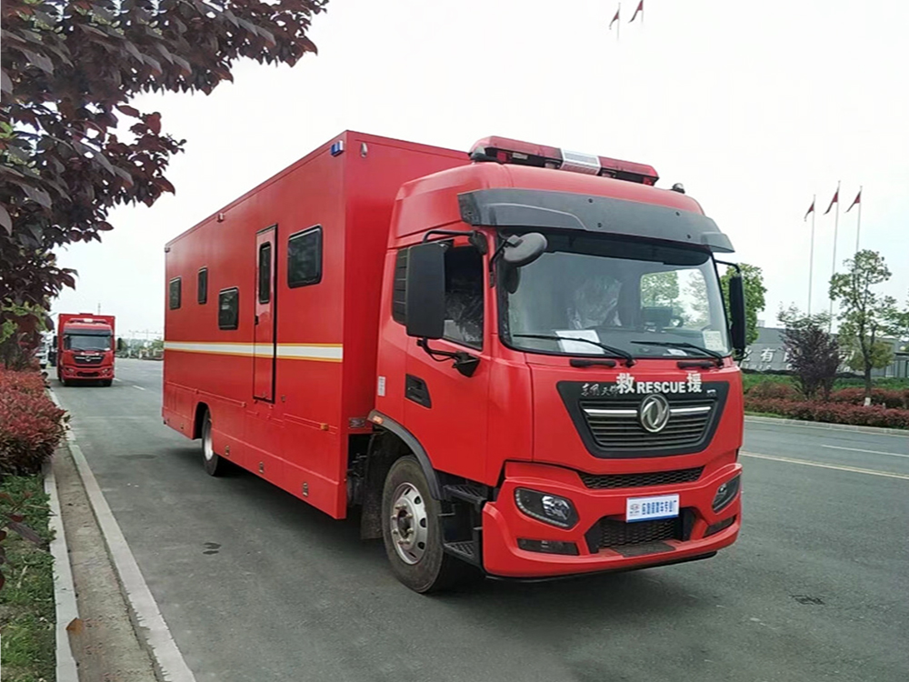 東風天錦宿營車