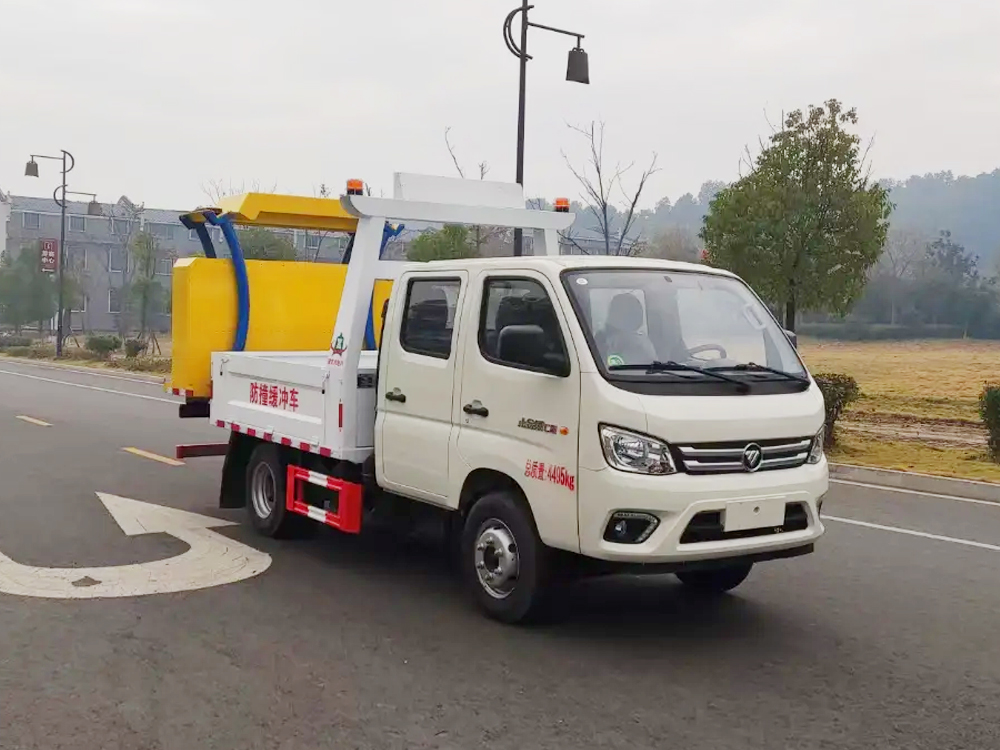 藍牌福田雙排防撞緩沖車